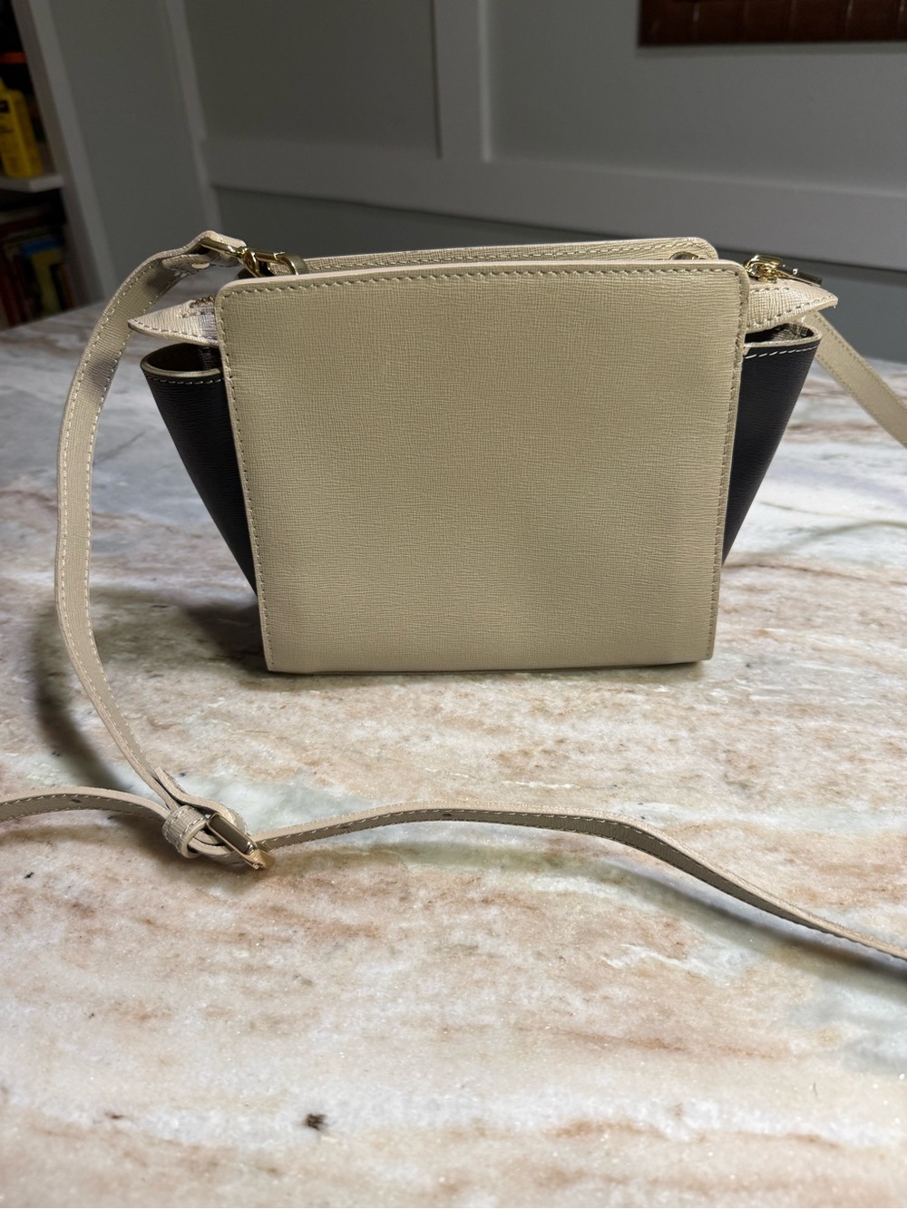 LEONARDO FIRENZE Italian Genuine Leather Beige and Black Crossbody Bag